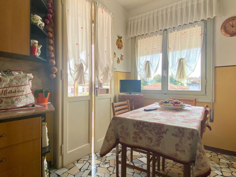 Immagine 4 di Palazzo in vendita  in STRADA DEL CAVALCAVIA a Vicenza