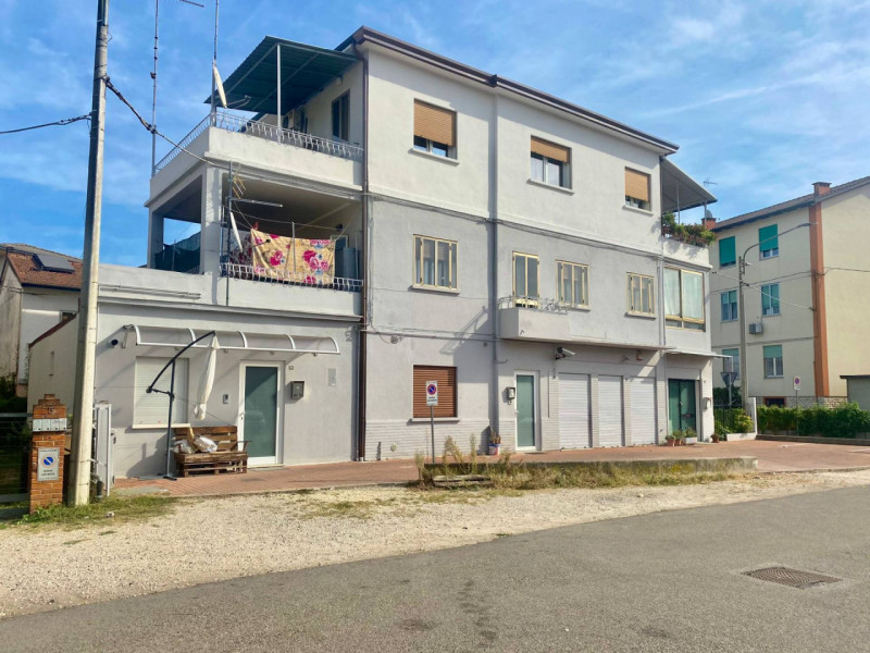 Immagine 11 di Palazzo in vendita  in STRADA DEL CAVALCAVIA a Vicenza