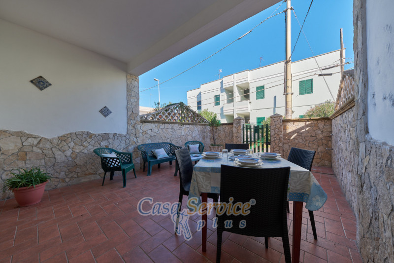 Immagine 2 di Villa in vendita  in Via Dei Pini a Gallipoli