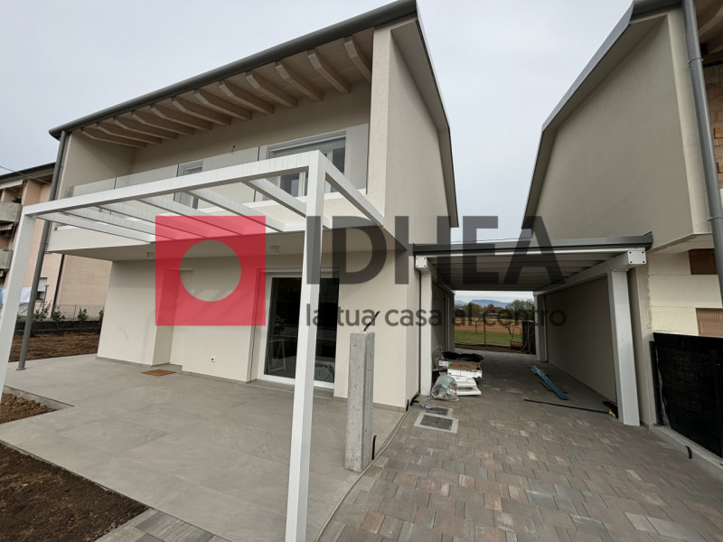 Immagine 8 di Villetta a schiera in vendita  a Giavera Del Montello