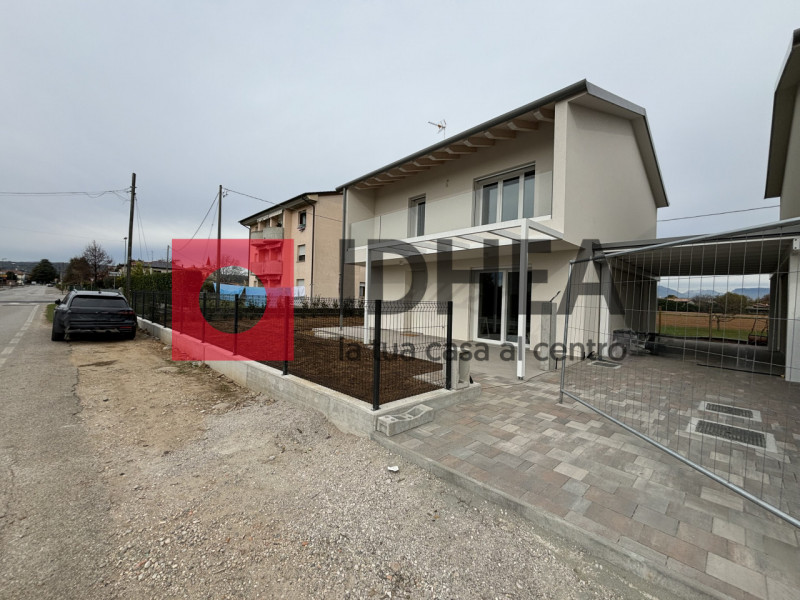 Immagine 9 di Villetta a schiera in vendita  a Giavera Del Montello