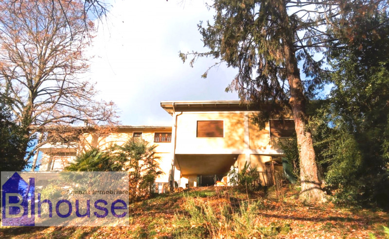 Immagine 1 di Villa in vendita  in cutra a Masserano