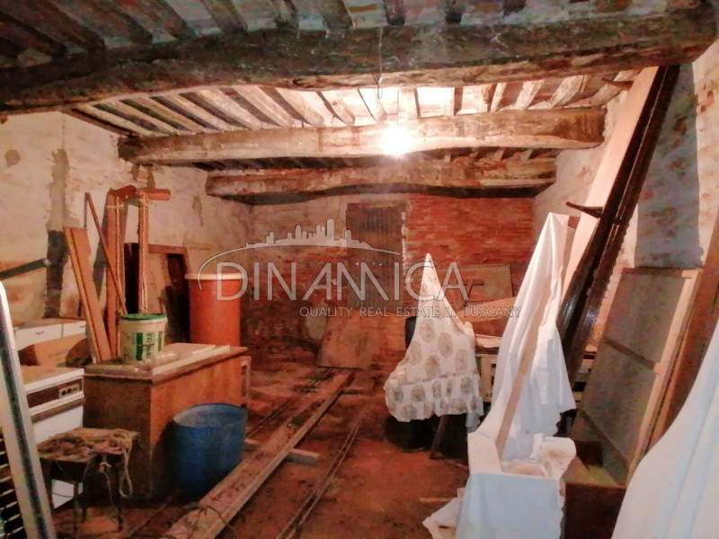 Immagine 26 di Rustico / casale in vendita  a Santa Maria A Monte