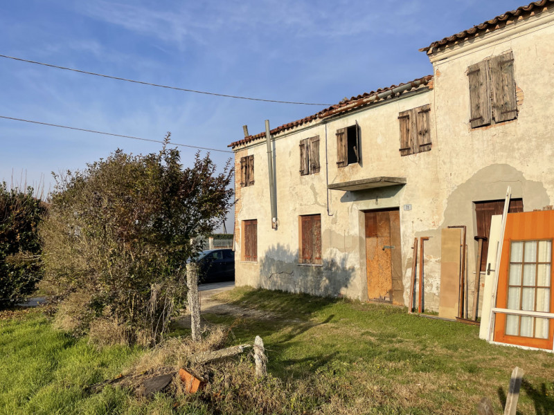 Immagine 2 di Casa indipendente in vendita  in via muratori a Solesino
