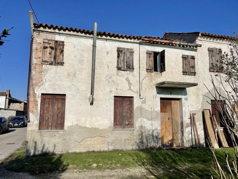Immagine 3 di Casa indipendente in vendita  in via muratori a Solesino