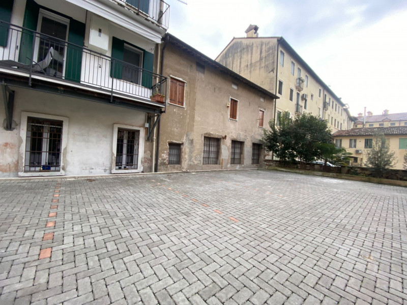 Immagine 8 di Posto auto in vendita  in Via dei Mille, 35 a Vicenza