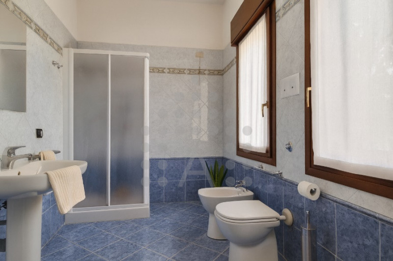 Immagine 3 di Appartamento in vendita  in viale delle terme a Abano Terme