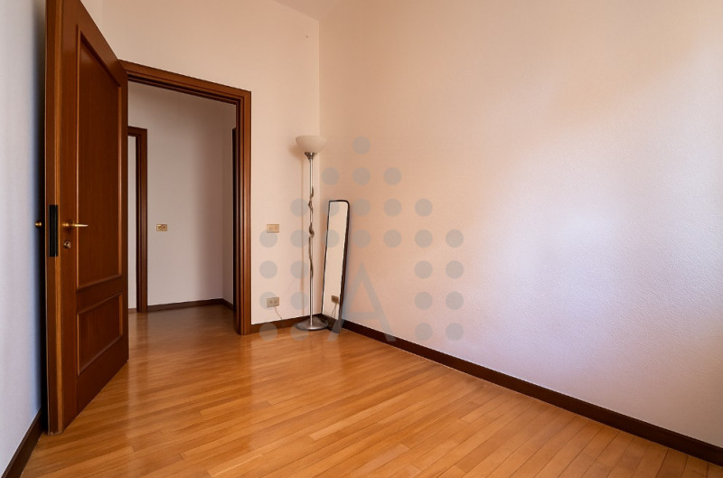 Immagine 4 di Appartamento in vendita  in viale delle terme a Abano Terme