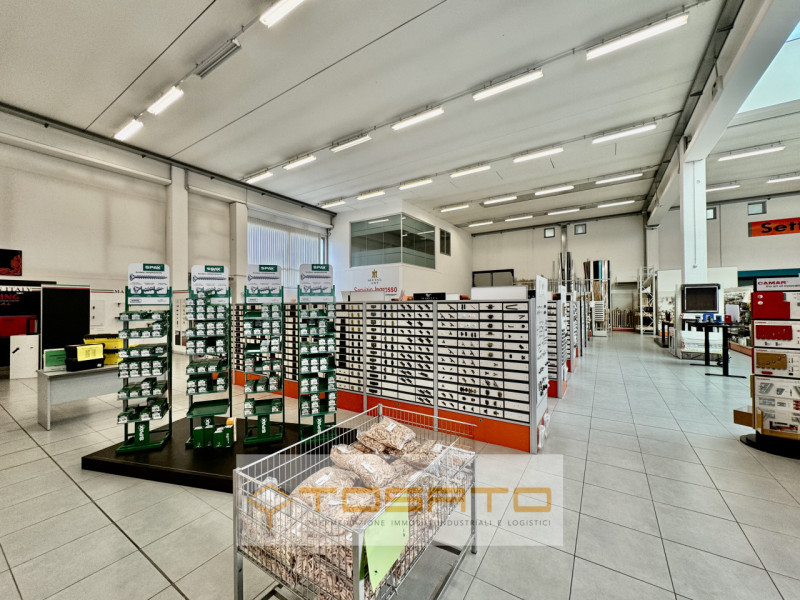 Immagine 35 di Capannone industriale in vendita  a Cerea