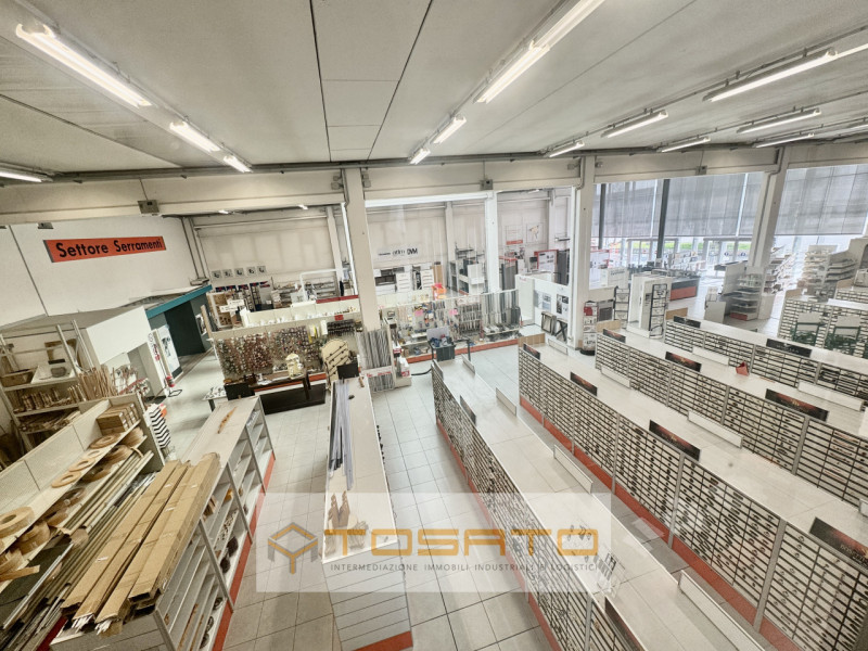 Immagine 37 di Capannone industriale in vendita  a Cerea