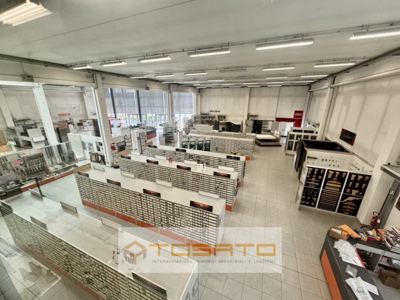 Immagine 38 di Capannone industriale in vendita  a Cerea