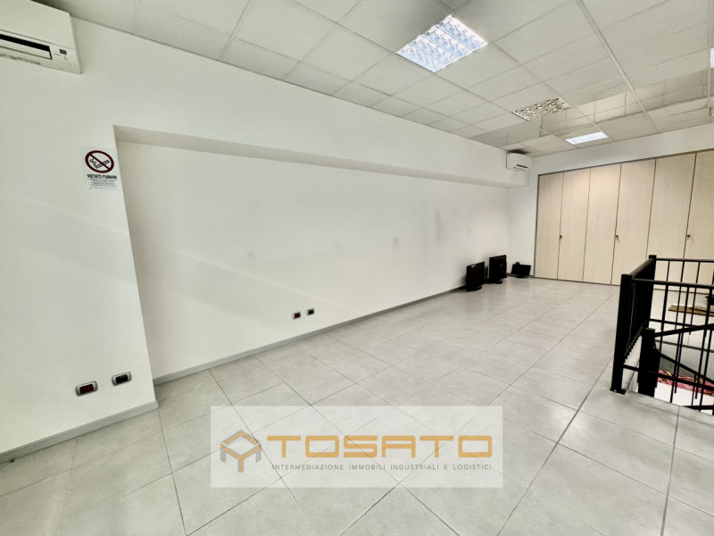 Immagine 39 di Capannone industriale in vendita  a Cerea