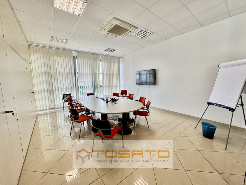 Immagine 40 di Capannone industriale in vendita  a Cerea