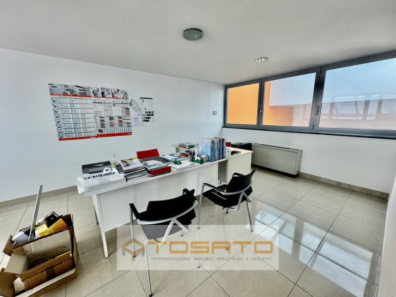 Immagine 46 di Capannone industriale in vendita  a Cerea