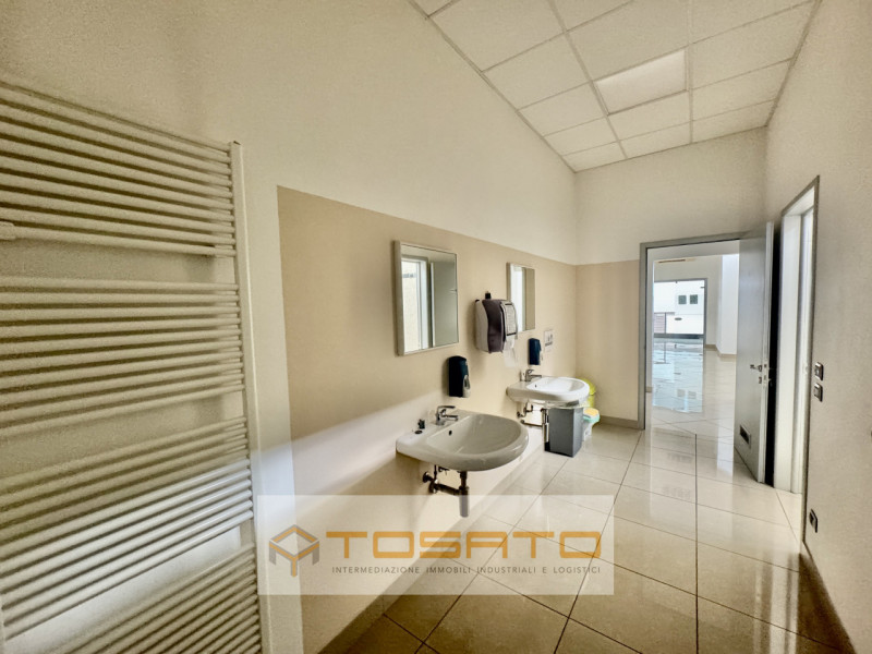 Immagine 68 di Capannone industriale in vendita  a Cerea