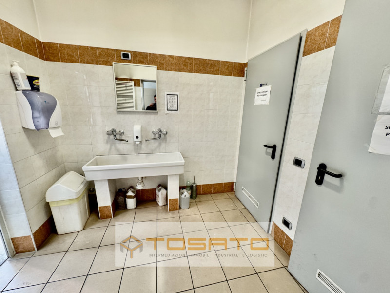 Immagine 69 di Capannone industriale in vendita  a Cerea