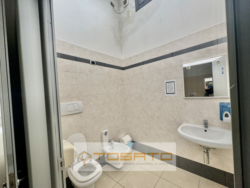 Immagine 71 di Capannone industriale in vendita  a Cerea