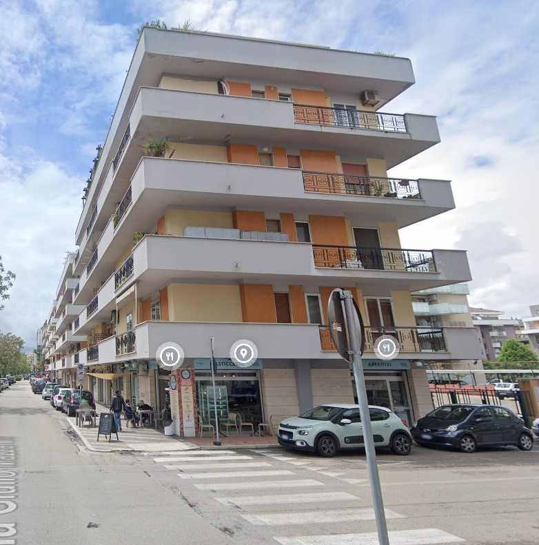 Immagine 4 di Negozio in vendita  in VIA G. MAZZARINO a Pescara