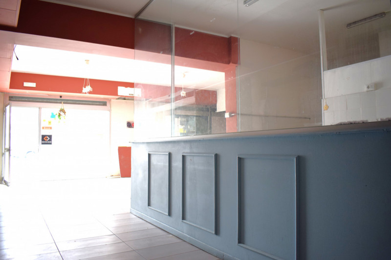 Immagine 9 di Negozio in vendita  in VIA G. MAZZARINO a Pescara