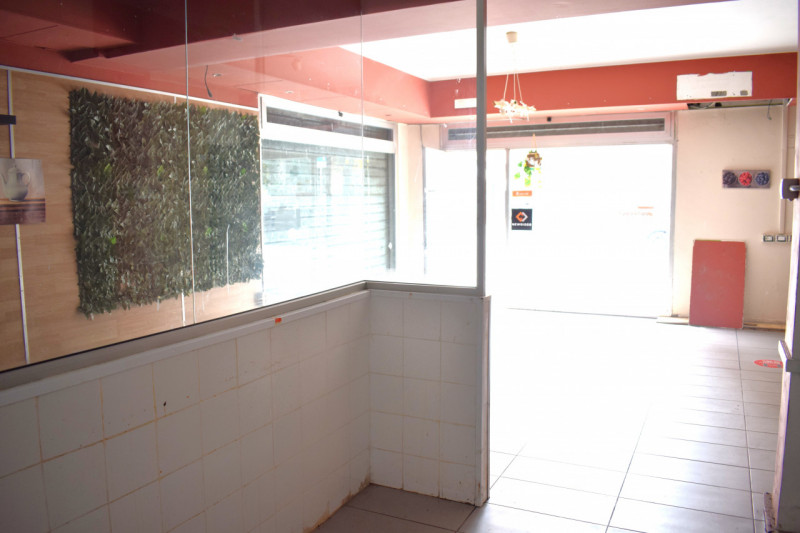 Immagine 11 di Negozio in vendita  in VIA G. MAZZARINO a Pescara