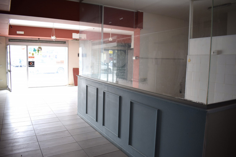 Immagine 12 di Negozio in vendita  in VIA G. MAZZARINO a Pescara