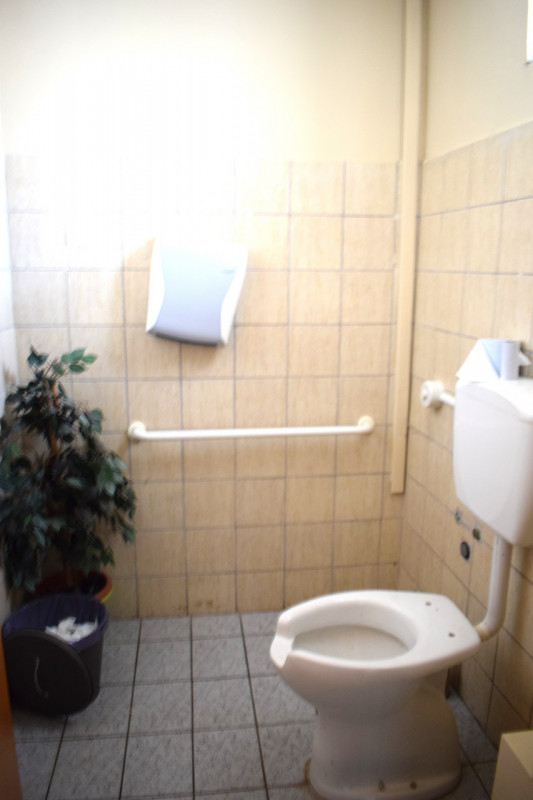 Immagine 13 di Negozio in vendita  in VIA G. MAZZARINO a Pescara