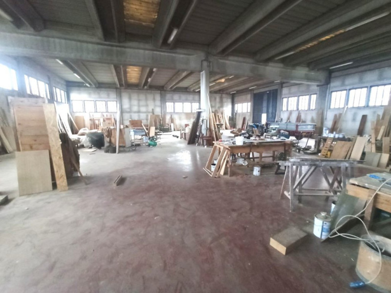 Immagine 4 di Capannone industriale in vendita  a Castiglione Del Lago