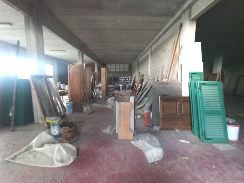 Immagine 5 di Capannone industriale in vendita  a Castiglione Del Lago