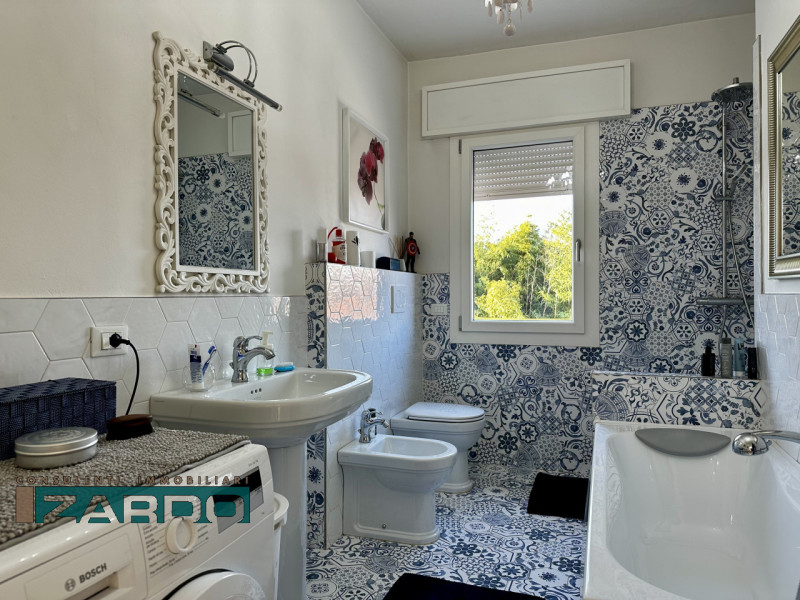 Immagine 7 di Casa bifamiliare in vendita  a Castelfranco Veneto