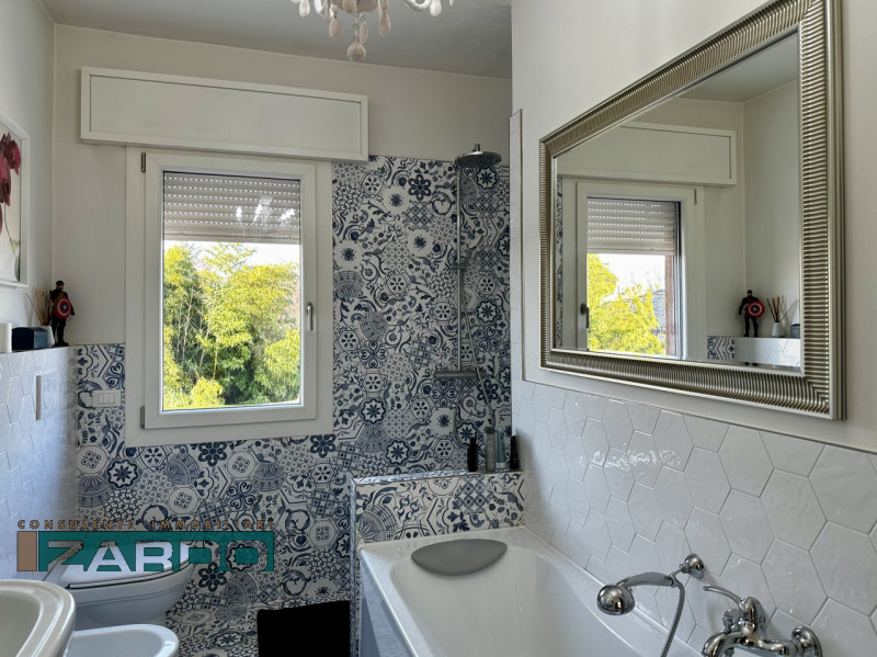 Immagine 9 di Casa bifamiliare in vendita  a Castelfranco Veneto