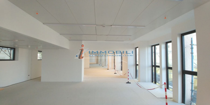Immagine 2 di Ufficio in affitto  in CORSO VITTORIO EMANUELE II a Milano