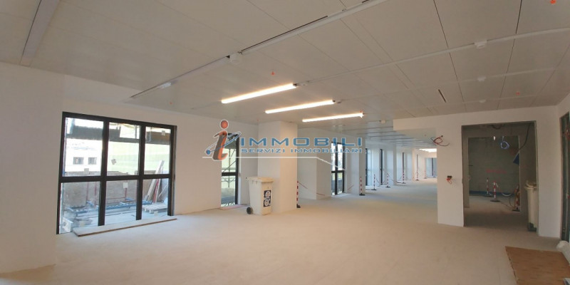 Immagine 1 di Ufficio in affitto  in CORSO VITTORIO EMANUELE II a Milano