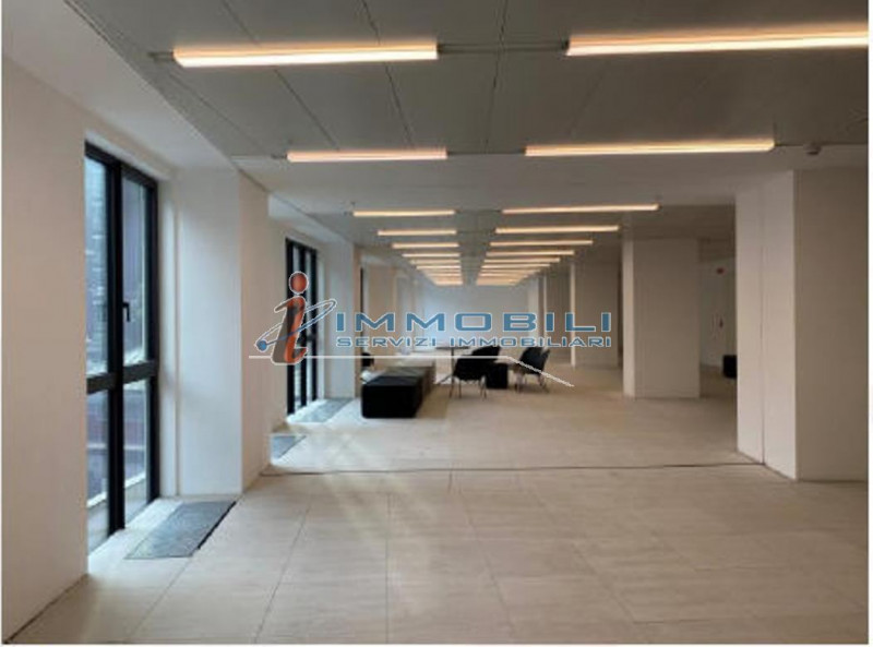 Immagine 8 di Ufficio in affitto  in CORSO VITTORIO EMANUELE II a Milano