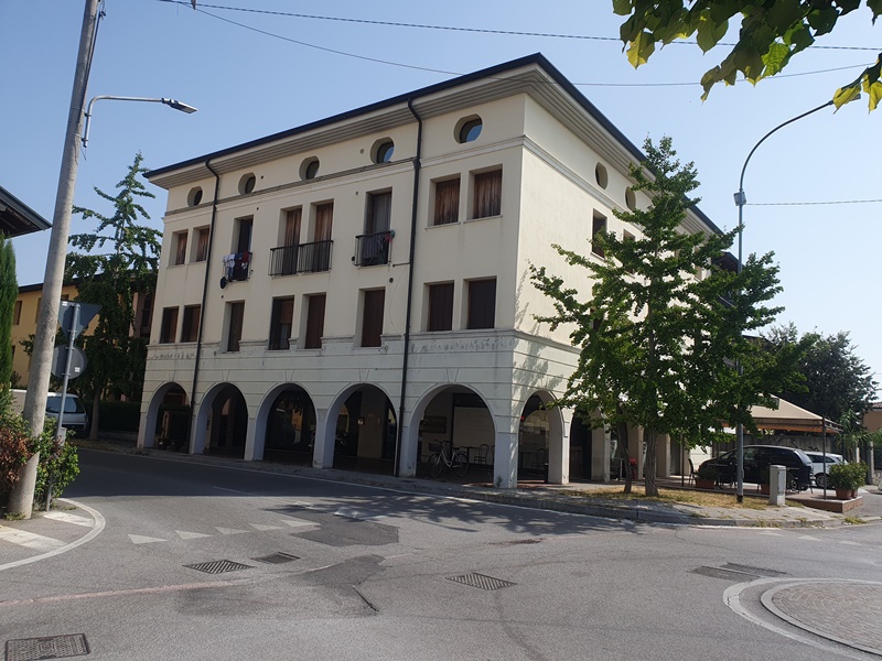 Immagine 2 di Negozio in vendita  in Via Borgosatollo 18/B a Montirone