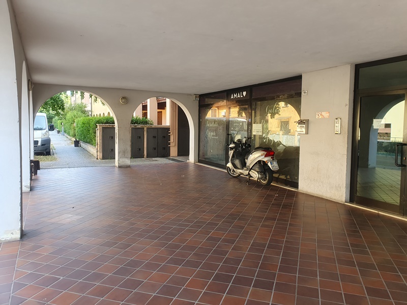 Immagine 3 di Negozio in vendita  in Via Borgosatollo 18/B a Montirone