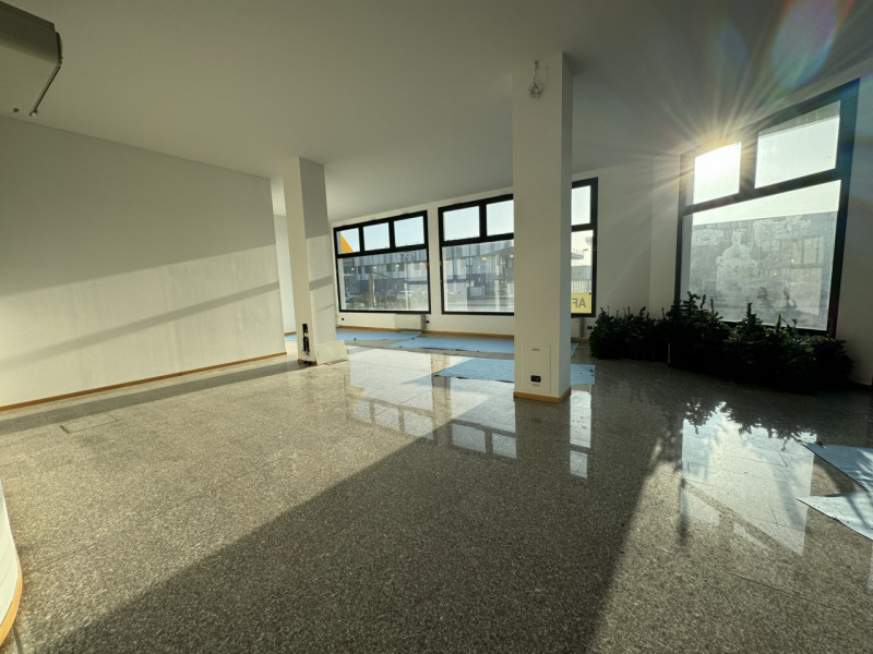 Immagine 2 di Negozio in affitto  in PIAZZA TRENTO a Este