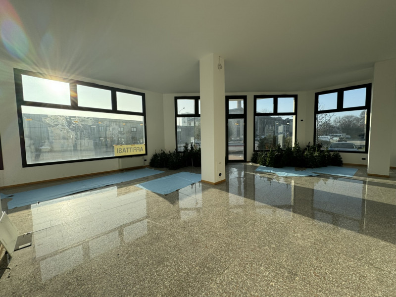 Immagine 3 di Negozio in affitto  in PIAZZA TRENTO a Este