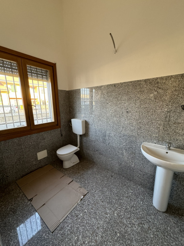 Immagine 6 di Negozio in affitto  in PIAZZA TRENTO a Este