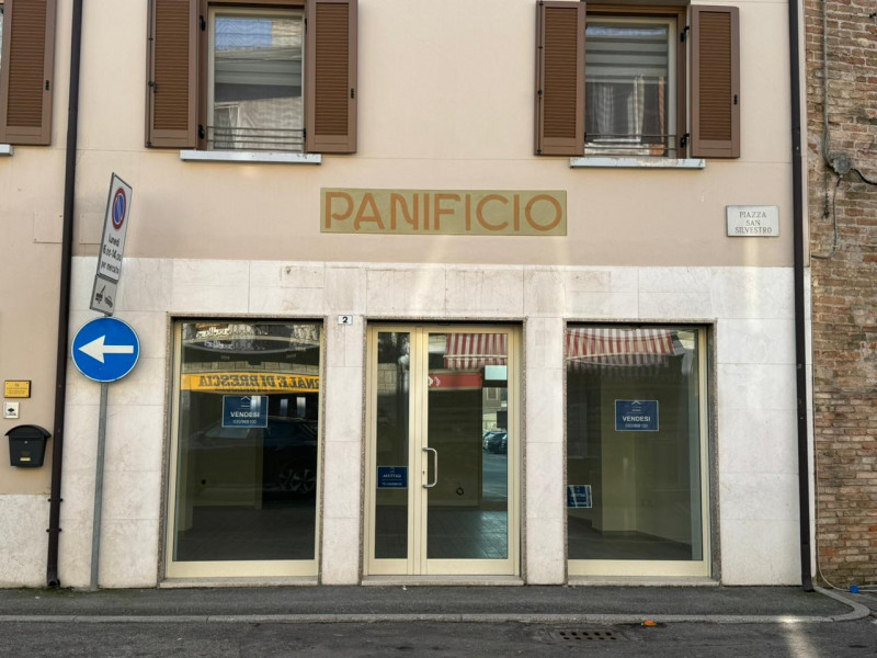 Immagine 1 di Negozio in vendita  in PIAZZA SAN SOLVESTRO, 2 a Calvisano