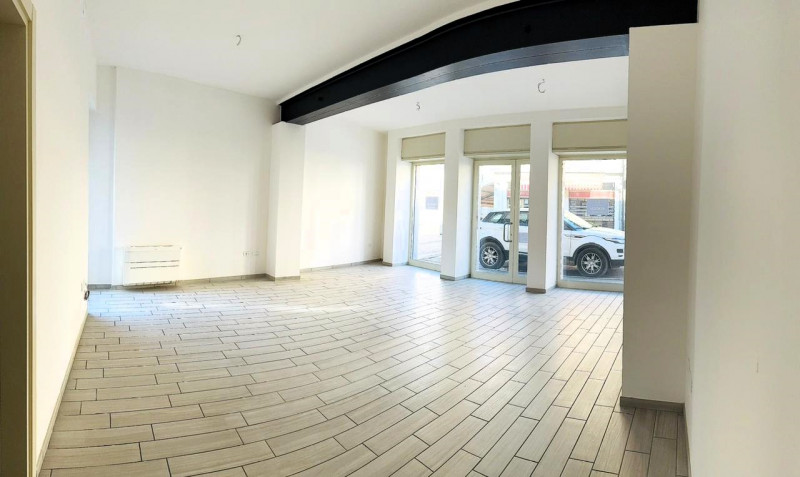 Immagine 2 di Negozio in vendita  in PIAZZA SAN SOLVESTRO, 2 a Calvisano