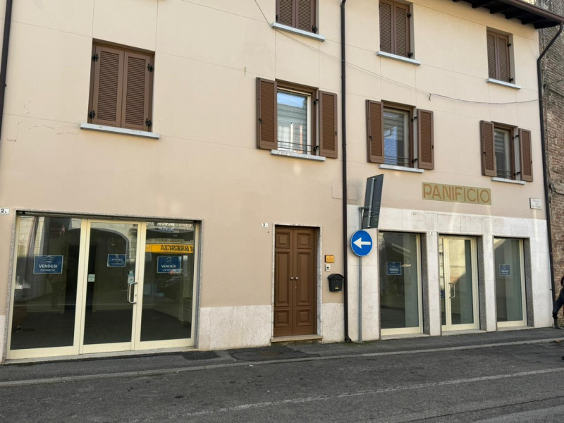 Immagine 18 di Negozio in vendita  in PIAZZA SAN SOLVESTRO, 2 a Calvisano
