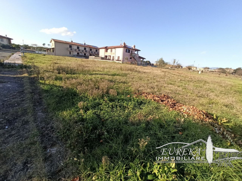 Immagine 2 di Terreno in vendita  in via roma 152 a Castiglione Del Lago