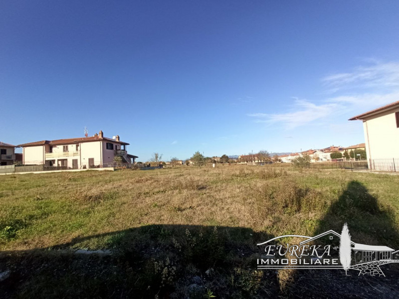 Immagine 4 di Terreno in vendita  in via roma 152 a Castiglione Del Lago