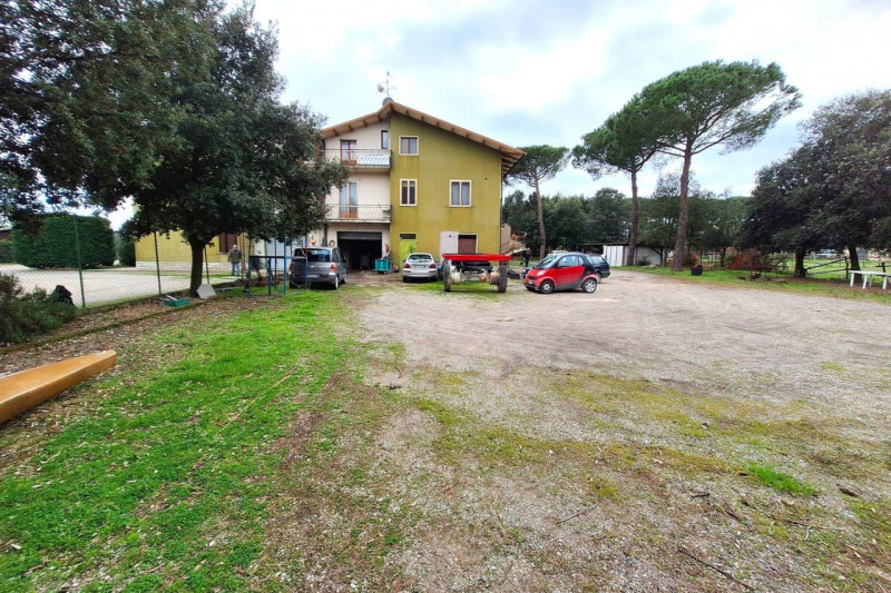 Immagine 7 di Negozio in vendita  in Loc. Sant'Eraclio, Via Cupa, N. snc a Foligno