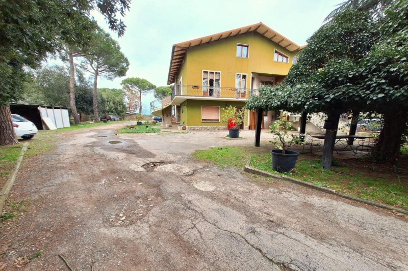 Immagine 8 di Negozio in vendita  in Loc. Sant'Eraclio, Via Cupa, N. snc a Foligno