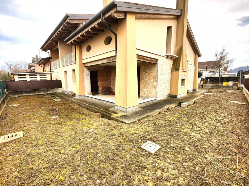 Immagine 2 di Casa bifamiliare in vendita  a Montegrotto Terme