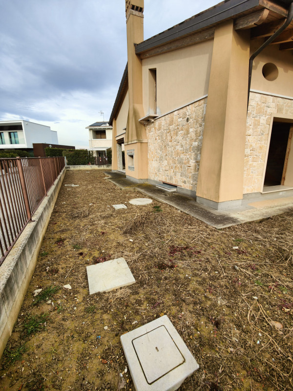 Immagine 4 di Casa bifamiliare in vendita  a Montegrotto Terme