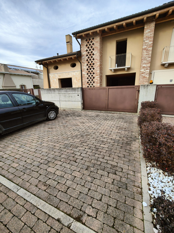 Immagine 9 di Casa bifamiliare in vendita  a Montegrotto Terme