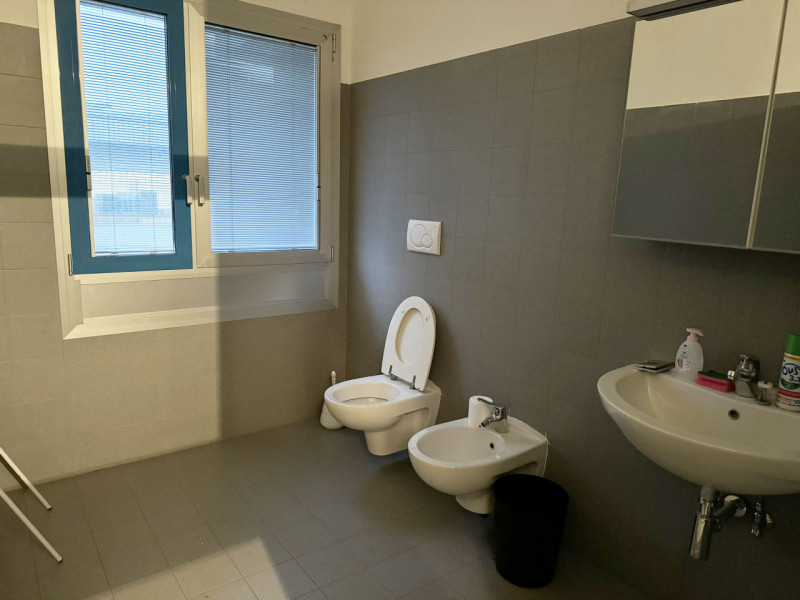 Immagine 3 di Ufficio in affitto  in VIA CALDEVIGO a Este