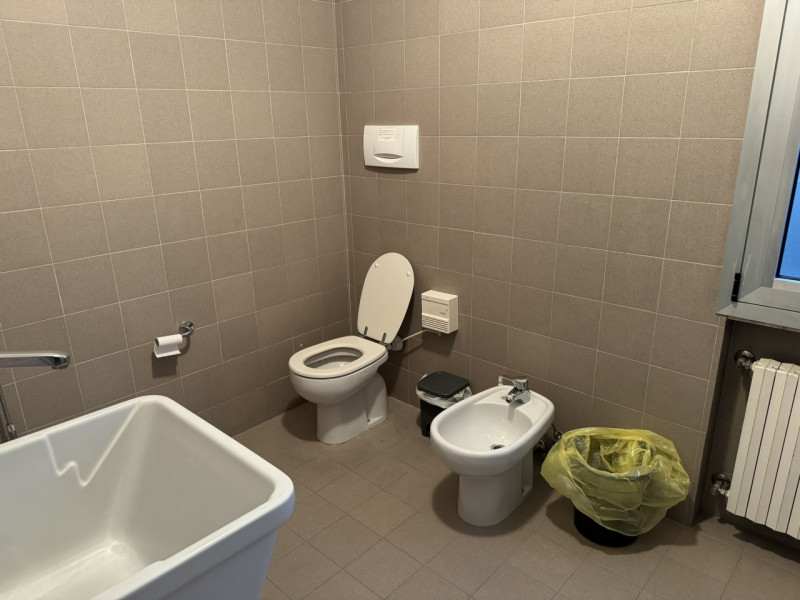 Immagine 5 di Ufficio in affitto  in VIA CALDEVIGO a Este